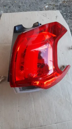  Lanterna  lado direito  Peugeot  2008 2015 a 2019 original  480,00.