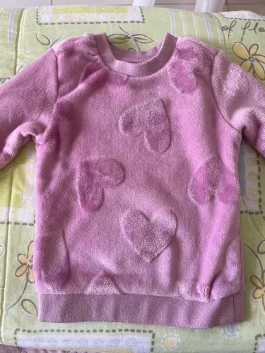 Blusão de fleece rosa com corações
