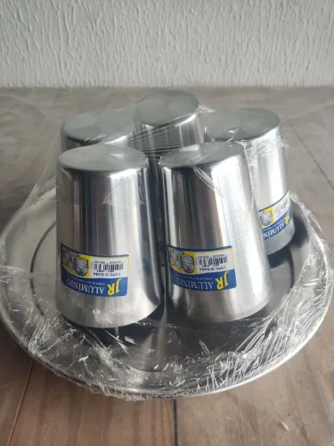 JOGO DE COPOS EM ALUMÍNIO COM BANDEJA 
