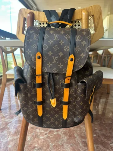 mochila Louis Vuitton nova 
