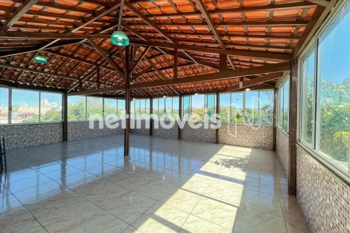 Prédio Comercial à Venda Excelente Localização com Alto Potencial de Rendimento