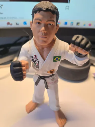 Miniatura Escultura de Lutador de UFC MachidaMMA