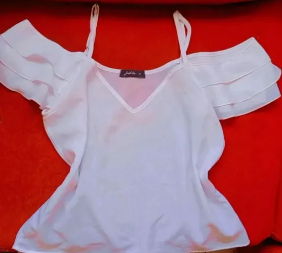 Blusa branca de renda feminina