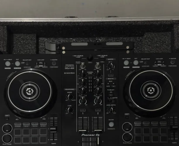 ? VENDE-SE: Pioneer DDJ-400 + Case Protetor - Impecável, Revisada, apenas 1 ano de uso! ?