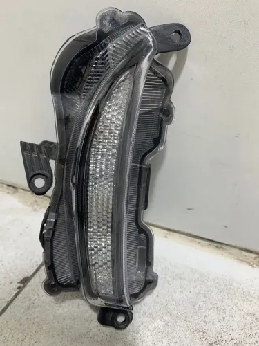 Farol milha lado direito Toyota yaris 2023/2025