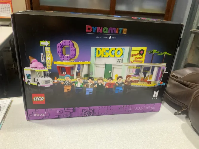 Lego BTS Dynamite 21339