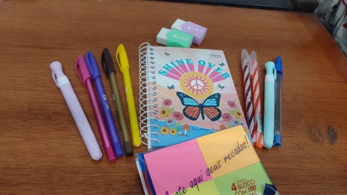 Kit papelaria completo caderneta, caneta,POST it