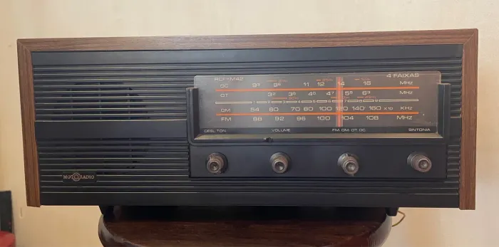 Rádio Vintage MotoRadio RCF-M42