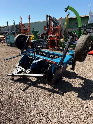 Grade Aradora 16 Discos c/ Pneus Transporte 
