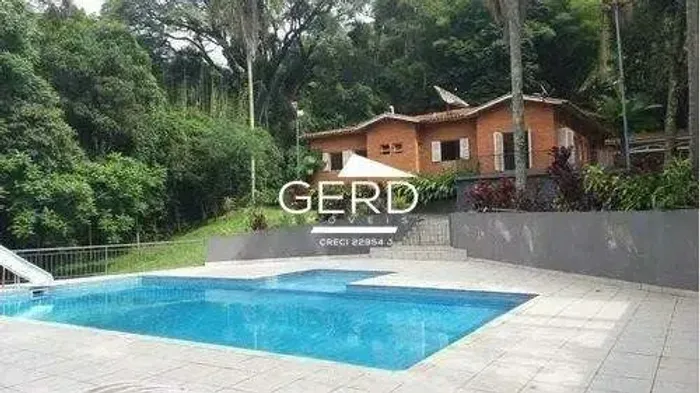 Sítio à Venda em Itapevi 30.000m², Piscinas e Casas de Hóspedes