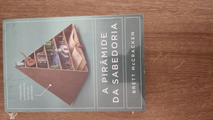 A pirâmide da sabedoria: Alimentando sua alma em meio à pós-verdade