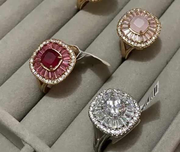 Anéis pedrarias folheados 70,00