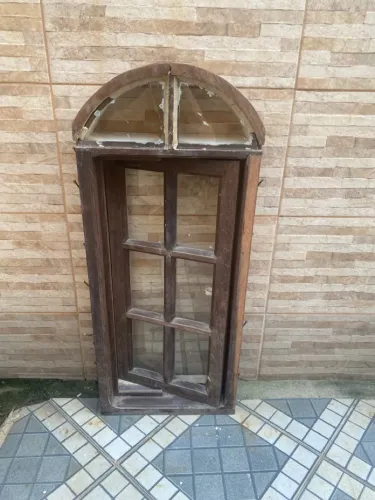 Janela de Madeira Rústica com Vidro
