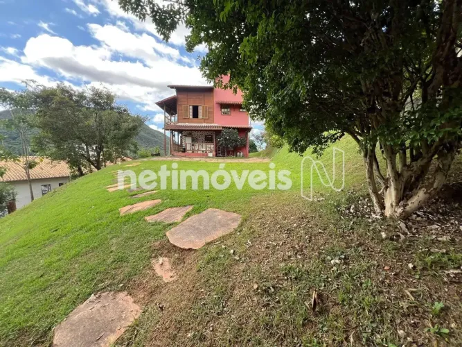 Casa em madeira charmosa e aconchegante no condomínio Veredas das Gerais!