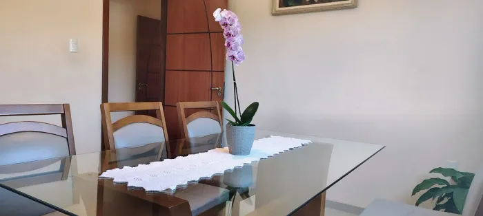 Mesa de madeira , tampo de vidro 10mm, tamanho 1,80 x 1,00