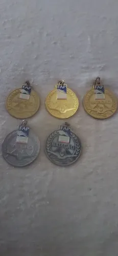 05 medalhas antigas da federação aquatica Paulista