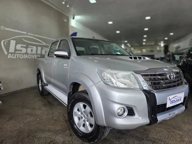 Toyota Hilux CD SRV 4X4 3.0 8V 116cv TB Diesel 2014