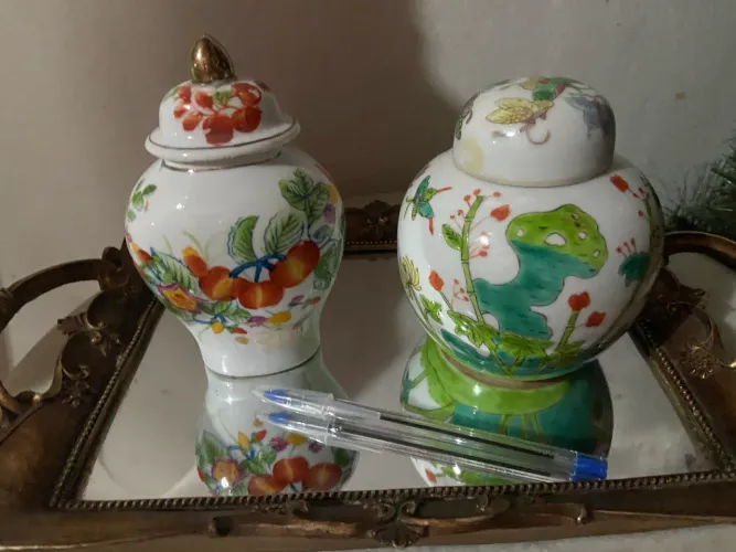 Kit com 2 vasos chineses branco estampado de flores laranja