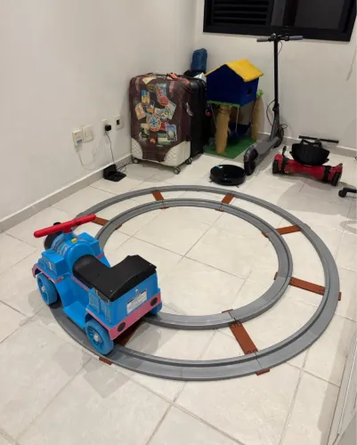 brinquedo trem thomas e seus amigos power wheels  ride-on com trihos , 6v