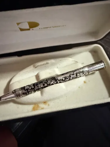 Caneta esferográfica em prata