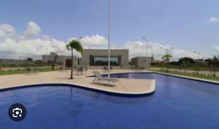 Vendo maravilhoso terreno em condomínio fechado próximo ao mar!