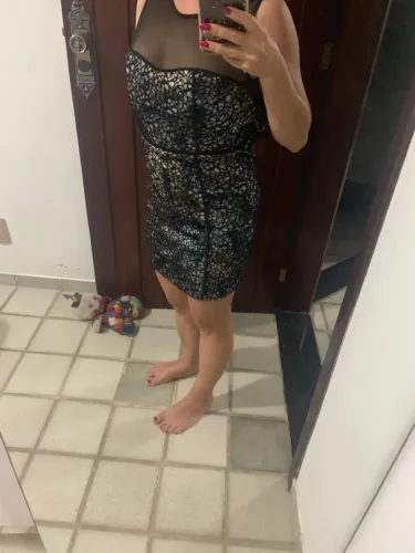 Vestido preto com detalhes