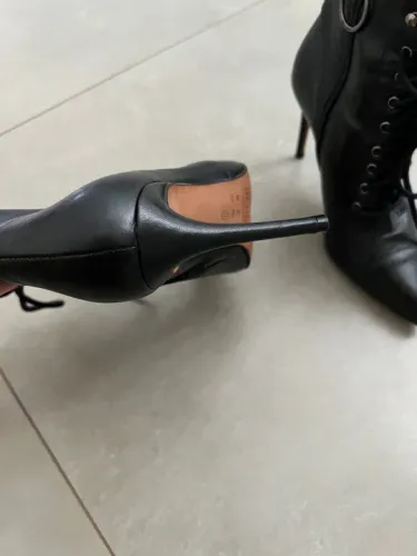Bota Santa Lolla Couro Preta Salto Fino Cano Curto Tam 35