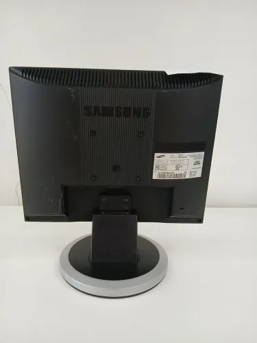 Monitor Samsung 15 polegadas, com cabos e garantia 