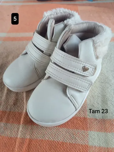 Bota, sandálias e tênis (menina - LEIA)