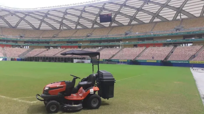 Cortador de grama Husqvarna TS 138 e TS 217.  De 15Hp e de 19,7 HP