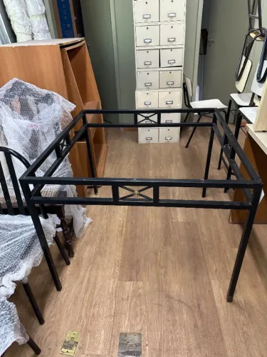 Mesa de Ferro com Tampo de Vidro com 4 cadeiras