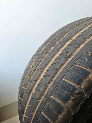 Pneu 235/45R19 Xbri semi novo