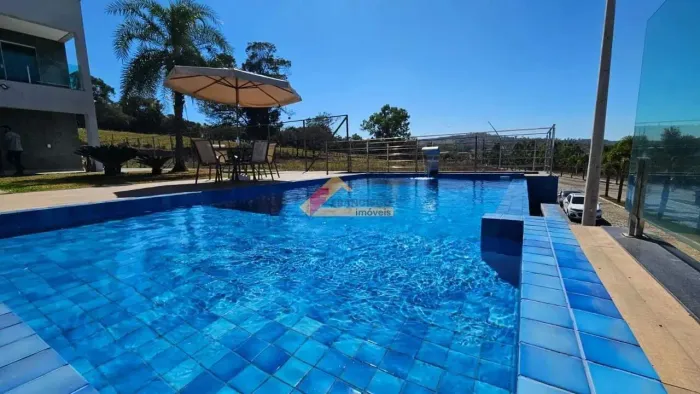 Casa de porteira fechada no Condomínio REAL VILLE