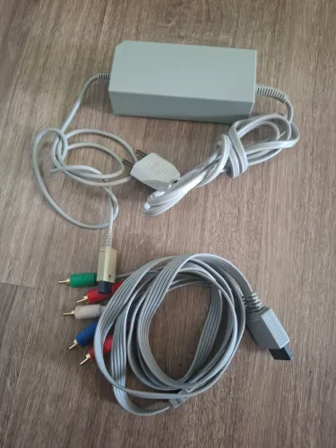 Fonte (adaptada) + cabo vídeo componente para Nintendo Wii