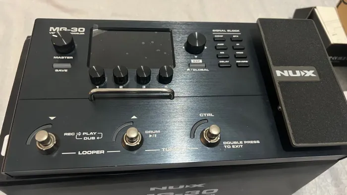 Pedaleira Nux MG-30 super nova! Valor do anúncio para troca