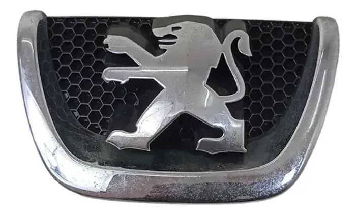 Emblema Para-choque Frontal Peugeot 207 2009 À 2014 Cx233