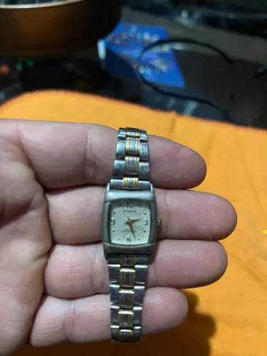 feminino mondaine com pulseira de dois tons (prata e dourado)