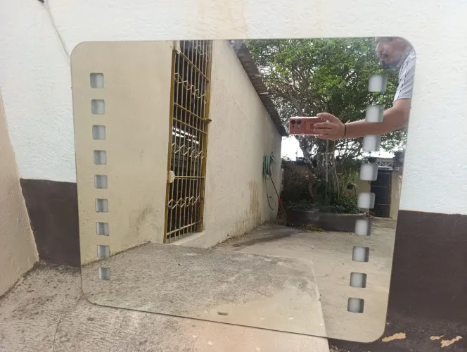 Vendo espelho com luminária (marca astra.)