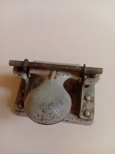 Furador de papel retro