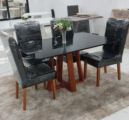 Mesa de Jantar 4 Cadeiras em Vidro Preto 100% Madeira