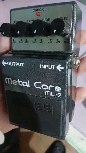 Vende-se pedal de distorção Boss Metal Core ML-2 