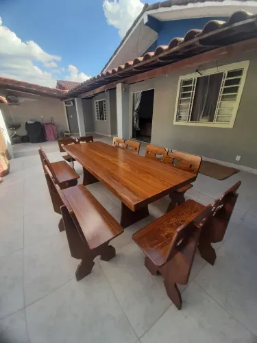 Mesa pedra de ardósia polida e pintada
