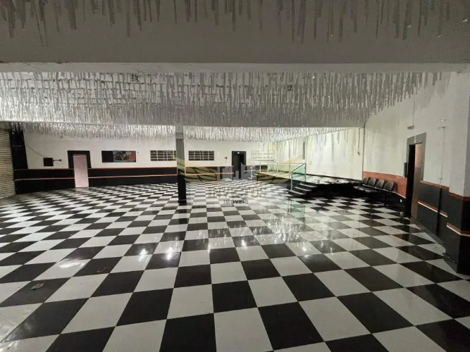 Galpão Comercial para Comprar, 380m² - Vila Palmares, Santo André/SP.