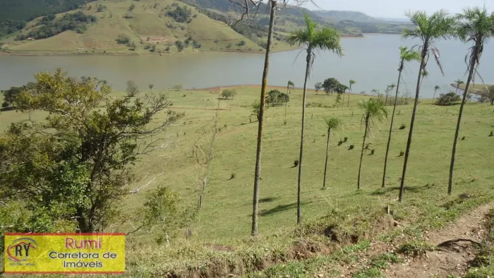 Vende-se Fazenda de 100 alqueires a Beira da Represa .