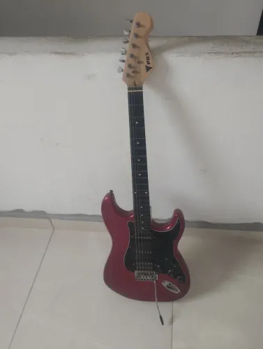 Vende se uma guitarra PJX, valor $600reai