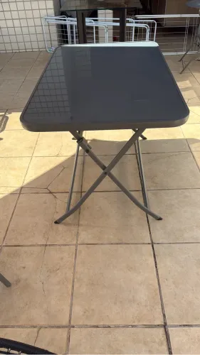 Vendo mesa dobrável em vidro e alumínio
