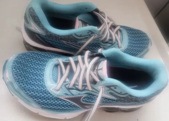 Tênis Mizuno número 36