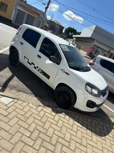 Fiat Uno Attractive 1.0 EVO Fire Flex 8V 5P 2021