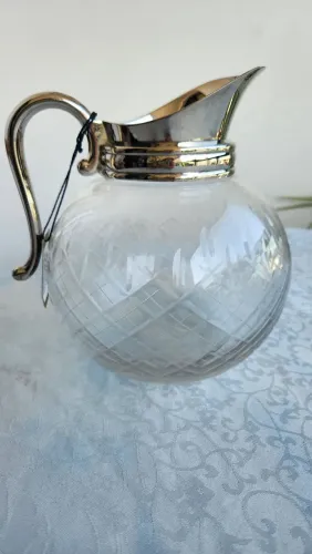 Jarra de cristal e prata