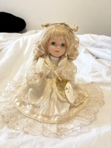 boneca porcelana esmeralda loira